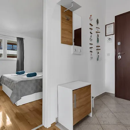 Apartament Kira Sea View *