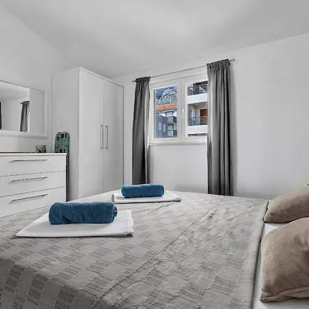 Kira Sea View Apartment *