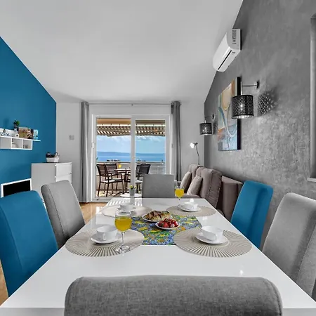 Kira Sea View *