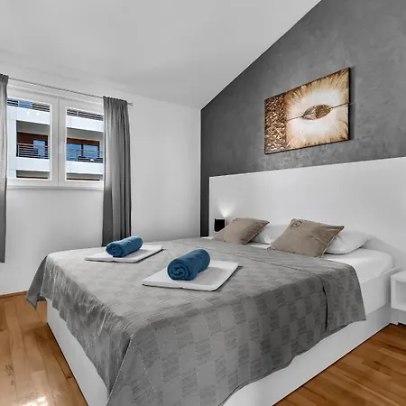 Kira Sea View Apartman