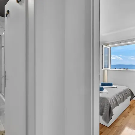 Apartment Kira Sea View *
