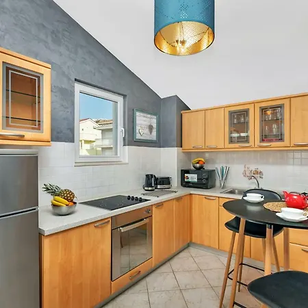 Kira Sea View Apartman *