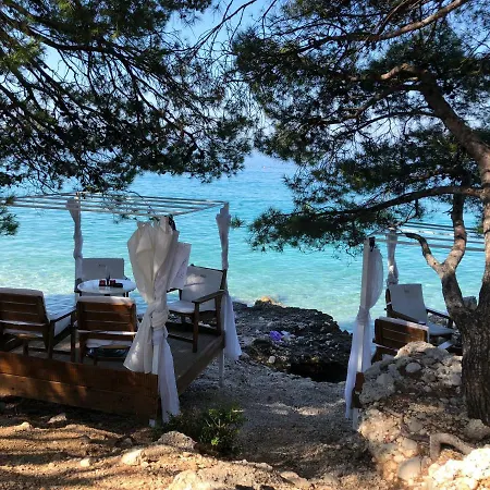 Kira Sea View Apartman *