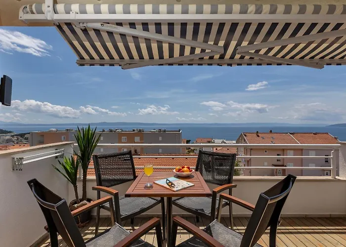 Kira Sea View Apartman *