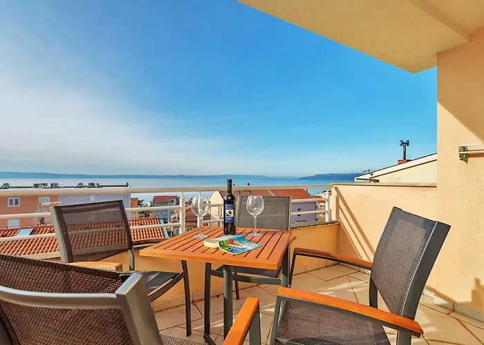 Kira Sea View Apartman *