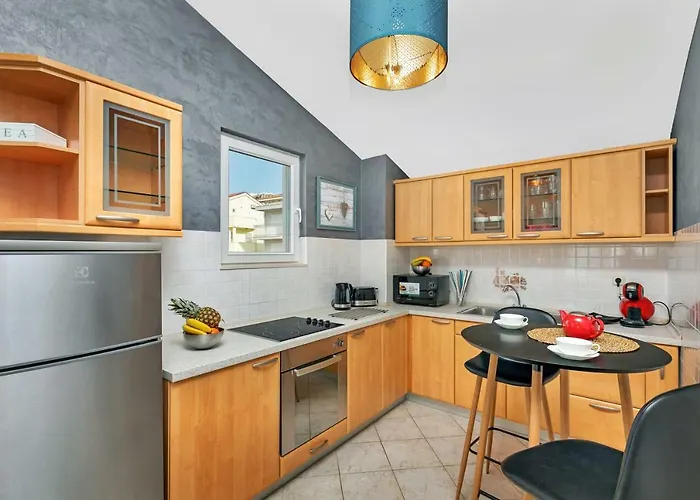 Kira Sea View Apartman *