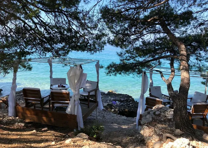 Kira Sea View Apartman *