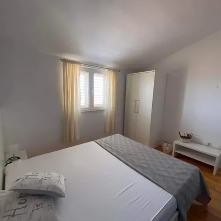 Kira Sea View Apartment