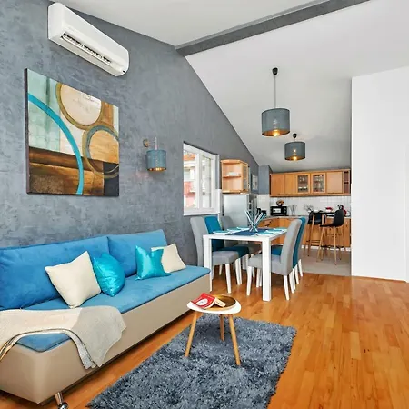 Kira Sea View Apartment *